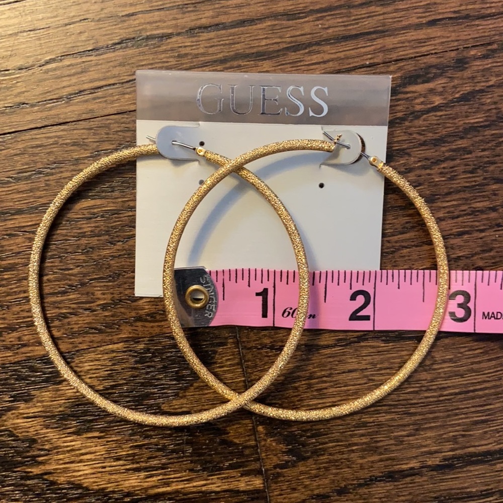 GUESS - Picture 2 of 3